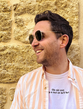 Carica l'immagine nel visualizzatore di Gallery, T-shirt "Elle est cool, elle a tout ce qu'il faut" - Pietro B