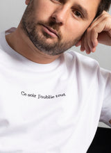 Carica l&#39;immagine nel visualizzatore di Gallery, T-shirt &quot;Ce soir j&#39;oublie tout&quot;
